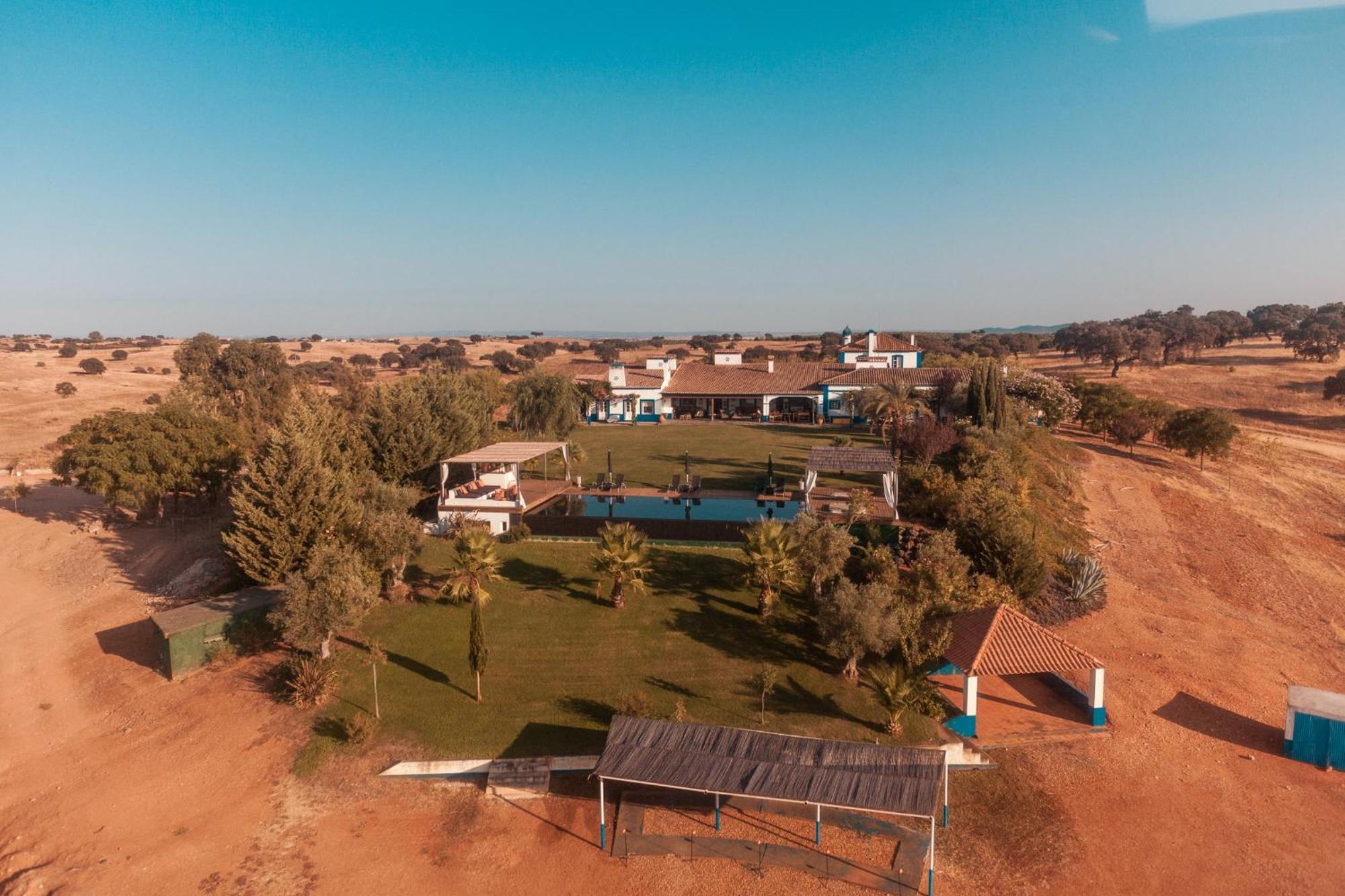Vale Do Manantio Hotel Moura Exterior photo